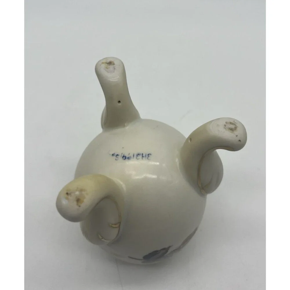 Unmarked this ceramic